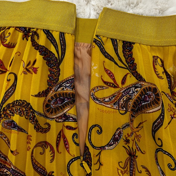 🌺Adorable skirt 🌺Like new🔥, worn once🙈 - Picture 9 of 14